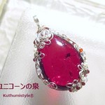 ルビーレッドアンバーペンダント（ワイヤージュエリー☆ワイヤーアクセサリー☆ワイヤーラッピング天然石ネックレス）