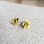 〈再販〉可憐なお花のピアス(チタンポストピアス)