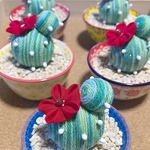 つまみ細工の花咲くミニサボテン