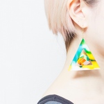 triangle cubeピアス/イヤリング大(yellow &green)