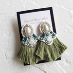 ビーズ刺繍ピアス『yomogi』春ピアス　華やか大ぶりピアス　大人かわいいピアス