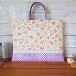 《再販４》レッスンバッグ(内ﾎﾟｹ付)  レッスンバッグ　内ポケット　スウィーツ柄🍎女の子<ﾗﾍﾞﾝﾀﾞｰﾄﾞｯﾄ>