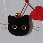 ちりめん根付け　ねこ  (黒猫&ハート) 