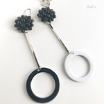 揺れるフラワー&アセテートピアス／イヤリング 