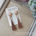 アクリルカボションとウッドパーツのピアス