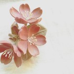 コットンリネンのミニコサージュ＊桜6.4cm（ピンクベージュ/グレージュ）