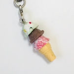 【SALE】 アイスクリーム（トリプル）のミニチュアフード・チャーム