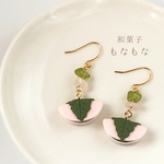 ゆらゆら揺れる。桜餅のピアス