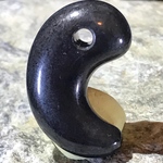 糸魚川黒翡翠の勾玉