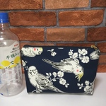お花となかよし インコちゃん ポケット付きコスメポーチ （ネイビー）