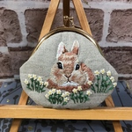 うさぎさんとお花の刺繍がま口