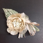 花飾り バラ(薔薇) 春 コサージュ (Mサイズ) ブローチ 髪飾り ベージュ クリーム フォーマル  入学式