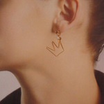 王冠ピアス