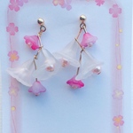 春花ピアス(白)