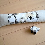  猫おもちゃ　キッカー＆まきびし  北欧の森と猫 柄　セット