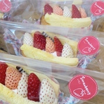 ]限定販売   3種の苺しふぉんサンド