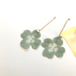 幸せのかたち。レースの花のイヤリング・ピアス。