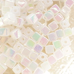 虹色ミルキービーズ 15g(250粒前後) 4ｍｍ ホワイト キューブ 小さい レジン