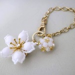 ガラスの桜 バックチャーム（ホワイト）