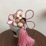 和ピンクのお花と選べるタッセル♪髪飾り〔縮緬つまみ細工〕