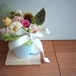 【送料無料】お花のたっぷりcafe アレンジ