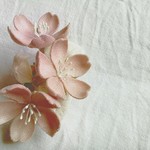 コットンリネンのミニコサージュ＊桜6.7cm（シェルピンク/クリーム）