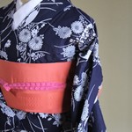 本藍染浴衣　舞妓さんの浴衣風　正統派　藍で表現されたうちわに菊・桔梗が涼し気　裄65.5ｃｍ木綿　和裁師手縫い着物