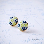 北欧風◇お花の刺繍イヤリングorピアス《ビンテージブルー×ライトグリーン》
