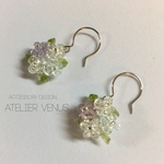 小さなブーケのピアス