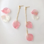 春色♡アシンメトリー花びらピアス