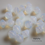 opatik white  6mm ◇菱形 チェコビーズ 30個