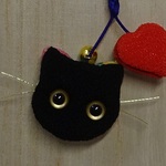 ちりめん根付け　ねこ  (黒猫&ハート) 