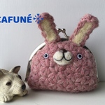 リフ編みで編んだうさぎちゃんがま口コインケース