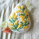 ＊受注製作＊刺繍ブローチ★たわわなミモザ