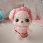 苺を被ったピンクプードルわんこ