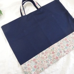 wa＊atojac＊様オーダー品　ネイビー×綿麻小花柄のレッスンバッグ