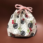 いちご柄のお弁当袋　きんちゃく袋