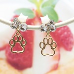 肉球揺れる白猫ピアス（ビジュー）ねこ/ネコ/猫/スワロフスキー