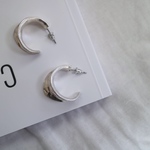 マットシルバーカーブフープ ピアス/イヤリング