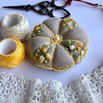 ミモザ刺繍のピンクッション