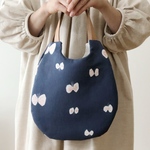 oval bag ・*⚮*ミナペルホネンの生地 hanahane navy色 使用*⚮*