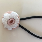 刺繍くるみボタンヘアゴム