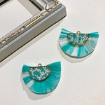 sale ラフィア  ビーズ タッセル ハーフラウンド ２個 ターコイズミックス
