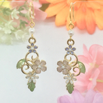 花と透かし細工のピアス/ゴールド