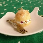 シュークリームのネックレス
