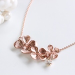 ピンクゴールドのデイジーの花＊ストーン付きネックレス