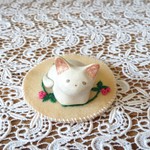 香箱座り 白にゃんこ