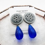 couture （クチュール）ヴィンテージフラワーボタン＆アクリルブルーフロストビーズピアス/