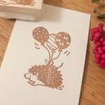 消しゴムはんこ ハリネズミと風船