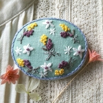 刺繍ブローチ★小花のフレーム